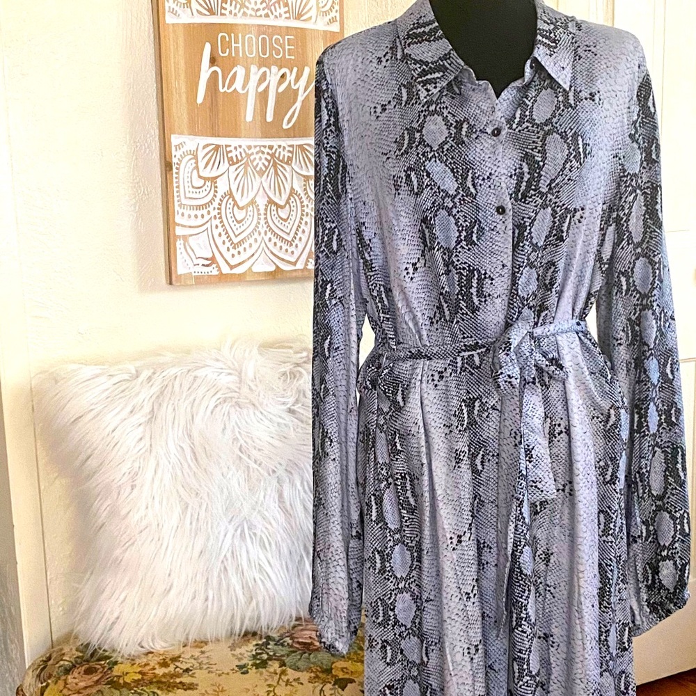 JustFab below the knee snake skin print dress long sleeves  size xxl button up